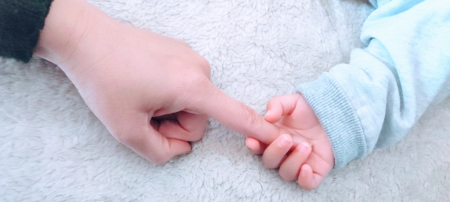 上田綺世（うえだあやせ）の結婚相手は由布菜月！馴れ初めや子供は？